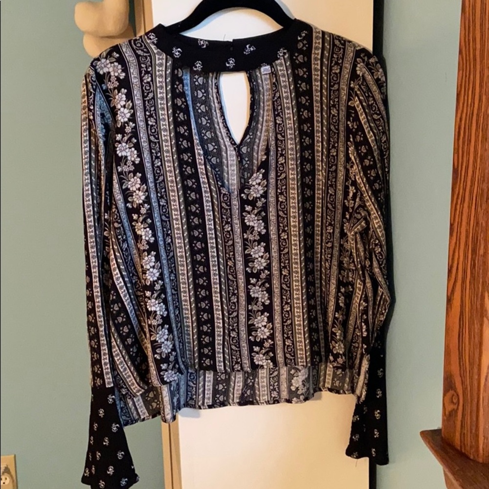 Flare Sleeve Crop Cutout